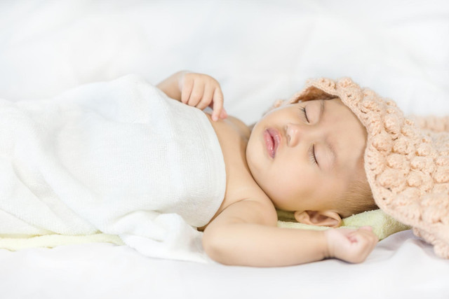 Co oznacza podnoszenie głowy u niemowlęcia