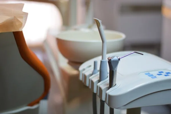 Polip miazgi zęba mlecznego – jak go leczyć?